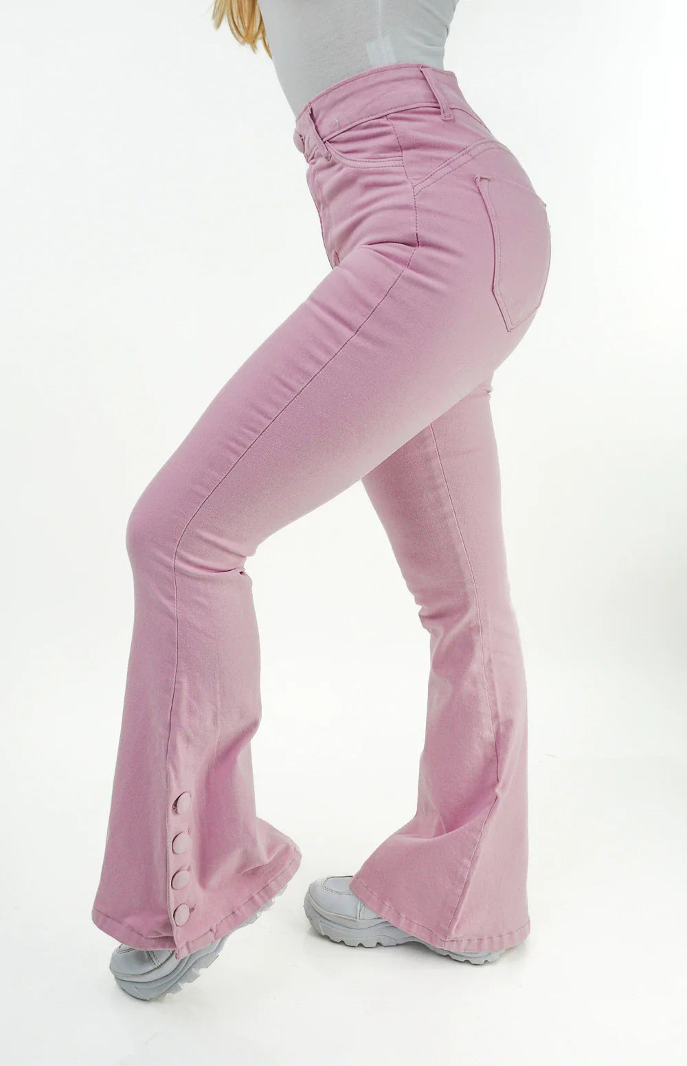 CALÇA JEANS PARA BAIXINHAS - FLARE ROSA BOTÕES FORRADOS