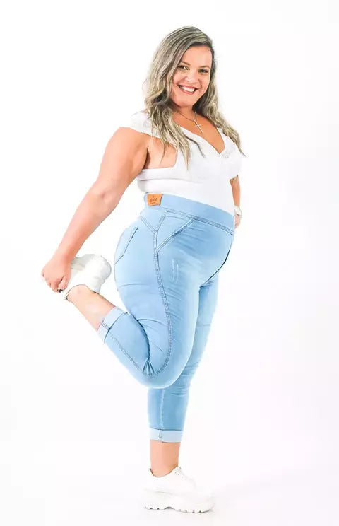 Calça Jeans Plus Size - Extreme Power Comfy Capri Clara