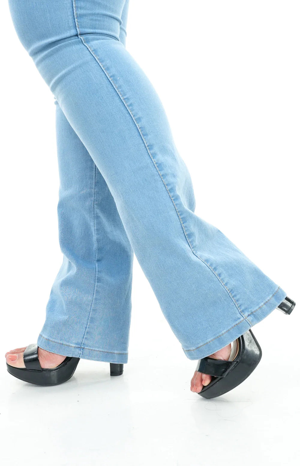 CALÇA JEANS FEMININA - FLARE COM CINTO FAIXA REMOVÍVEL