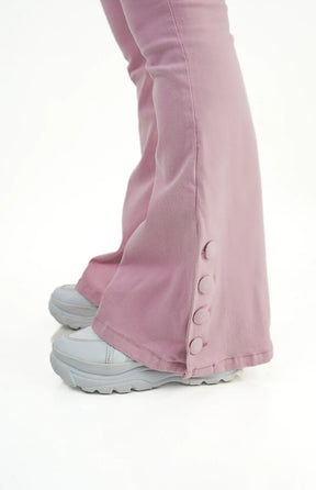 CALÇA JEANS PARA BAIXINHAS - FLARE ROSA BOTÕES FORRADOS