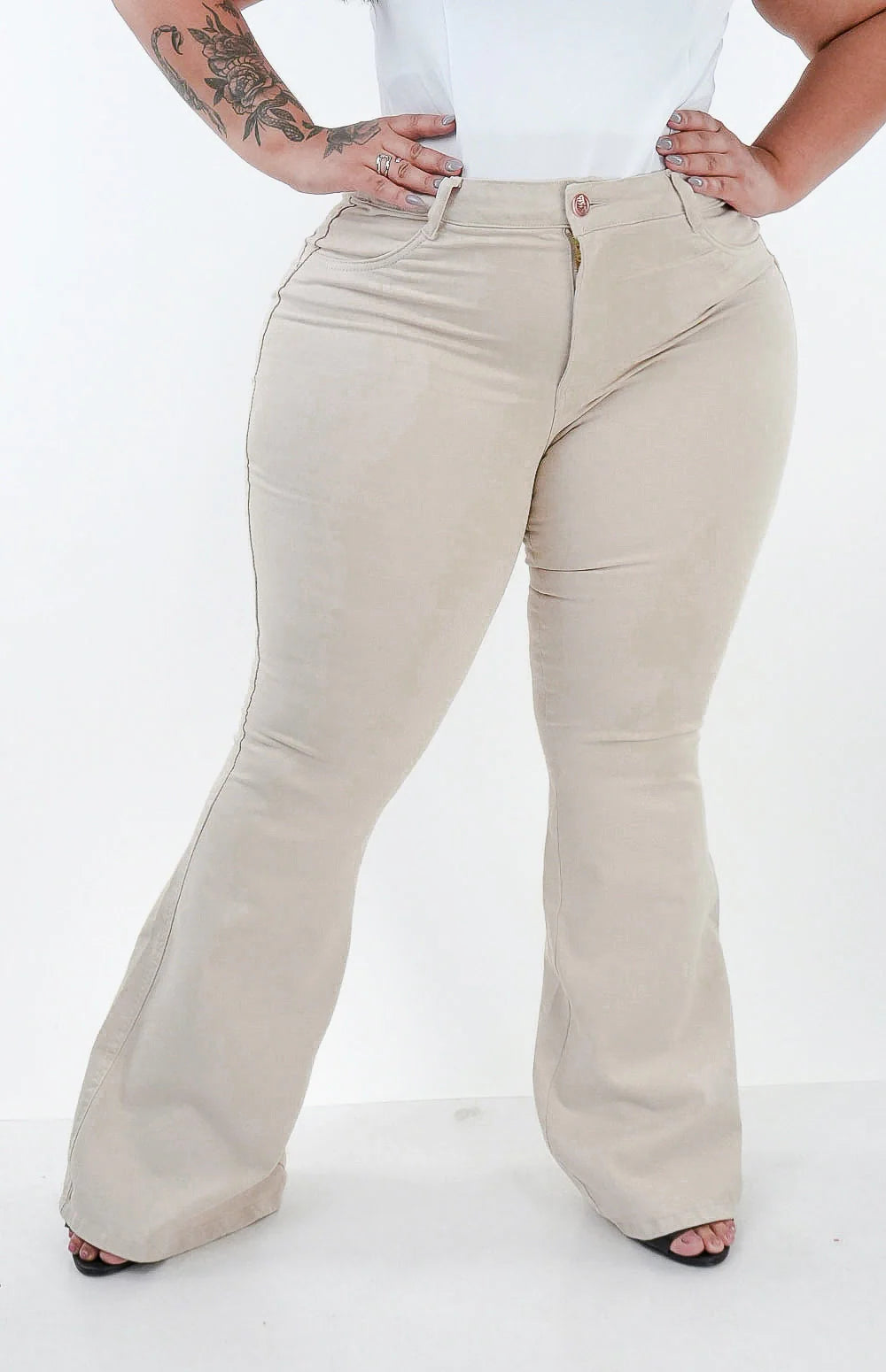 CALÇA PLUS SIZE - FLARE NUDE CHIC