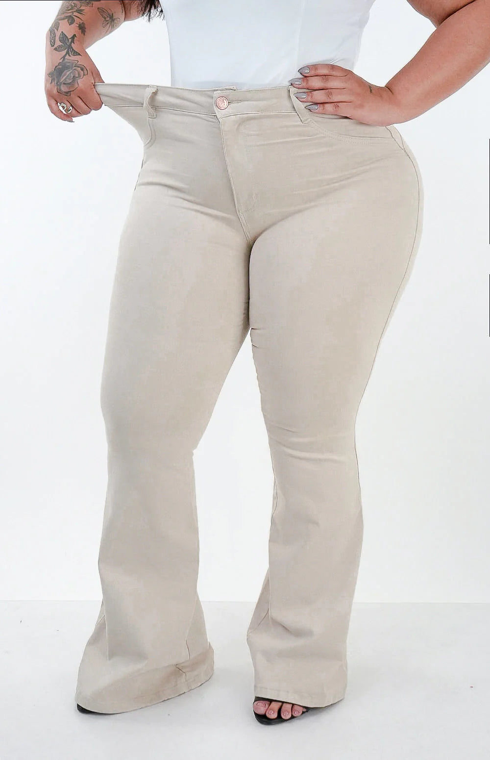 CALÇA PLUS SIZE - FLARE NUDE CHIC