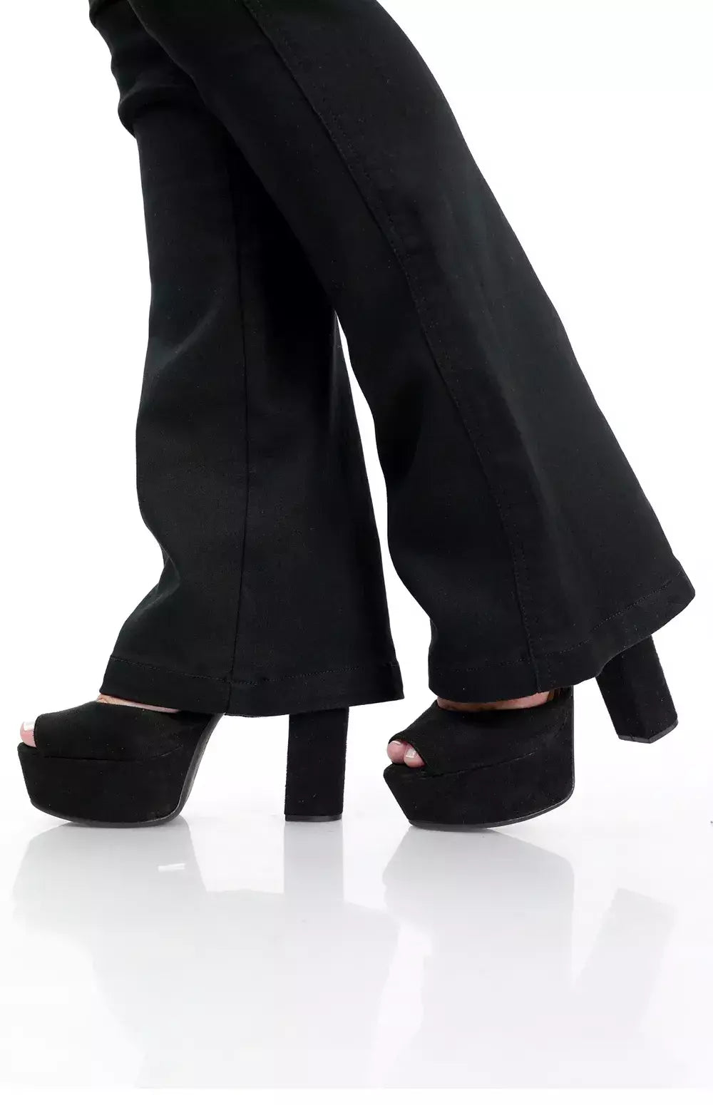 Calça Jeans Plus Size - Flare Preta Intense