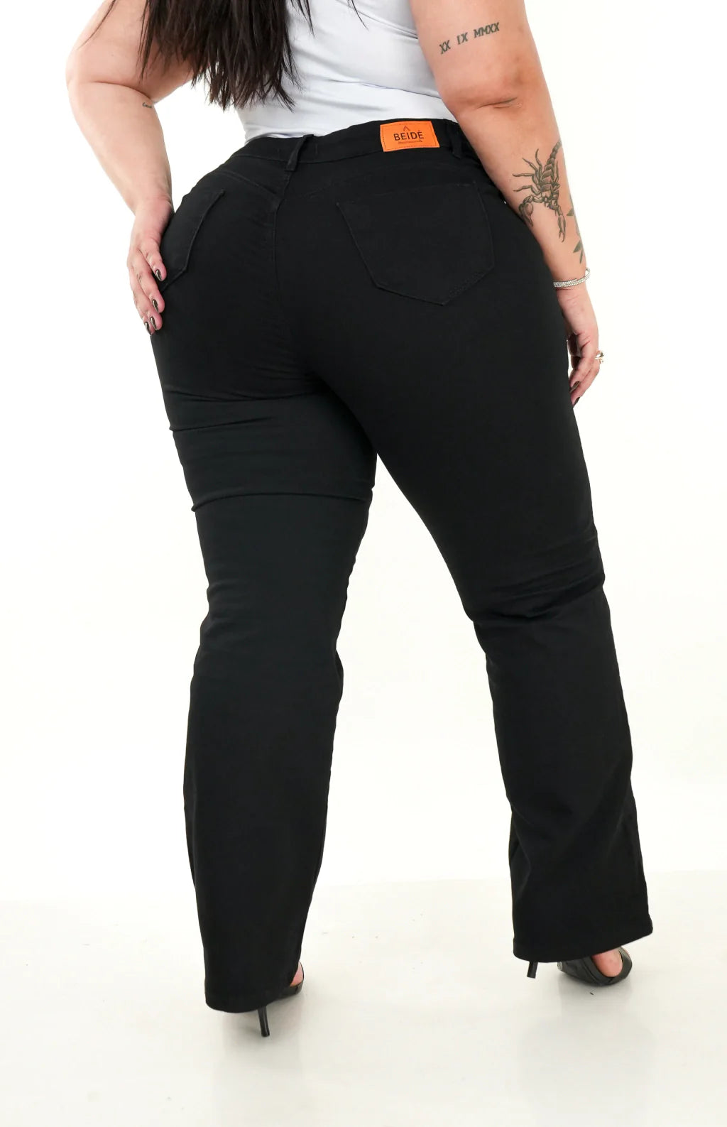 CALÇA JEANS FEMININA - RETA PRETA INTENSE