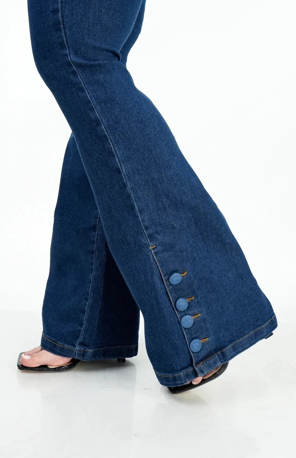 CALÇA JEANS FEMININA - FLARE BLUE BOTÕES FORRADOS