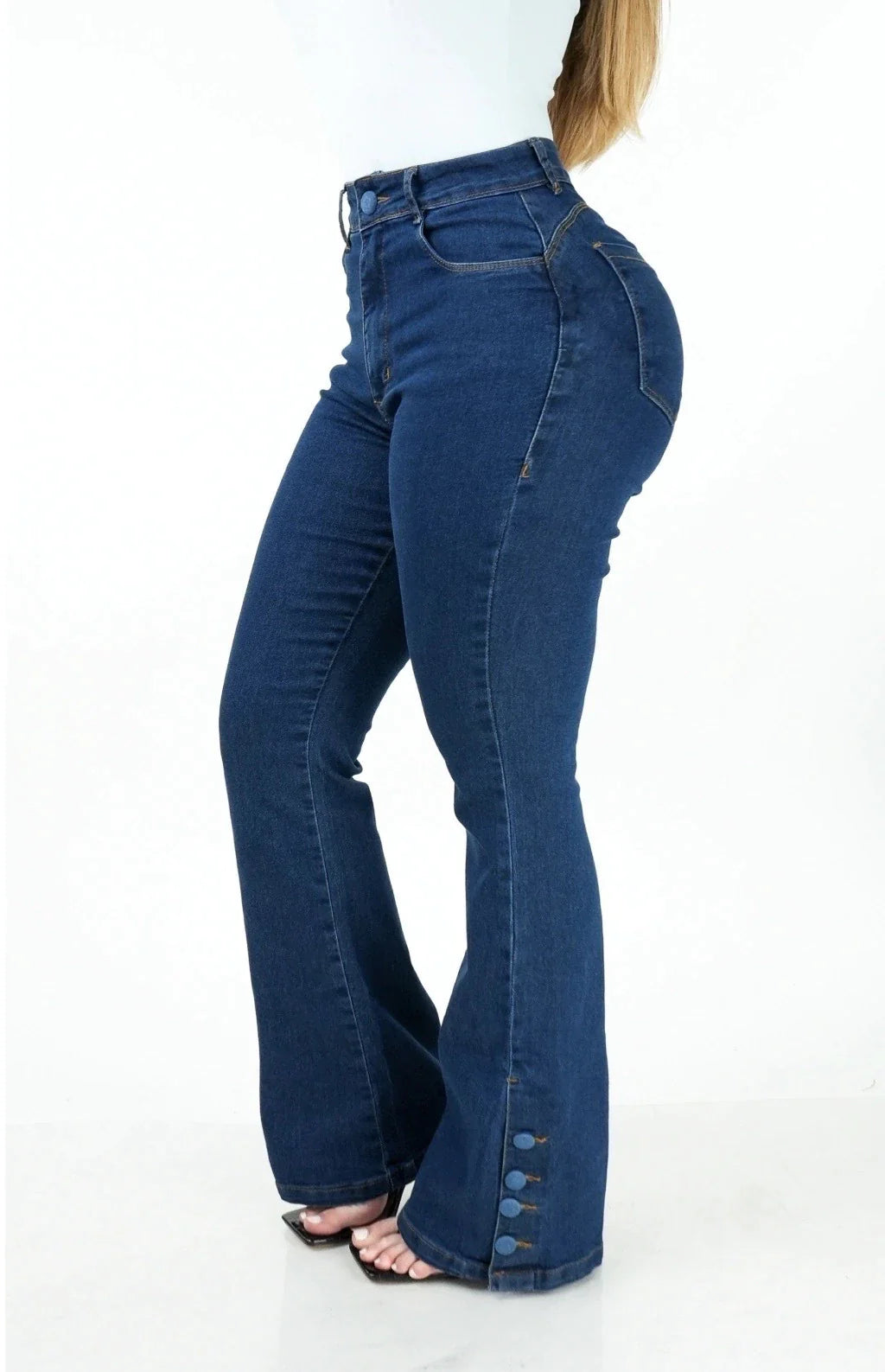 CALÇA JEANS FEMININA - FLARE BLUE BOTÕES FORRADOS