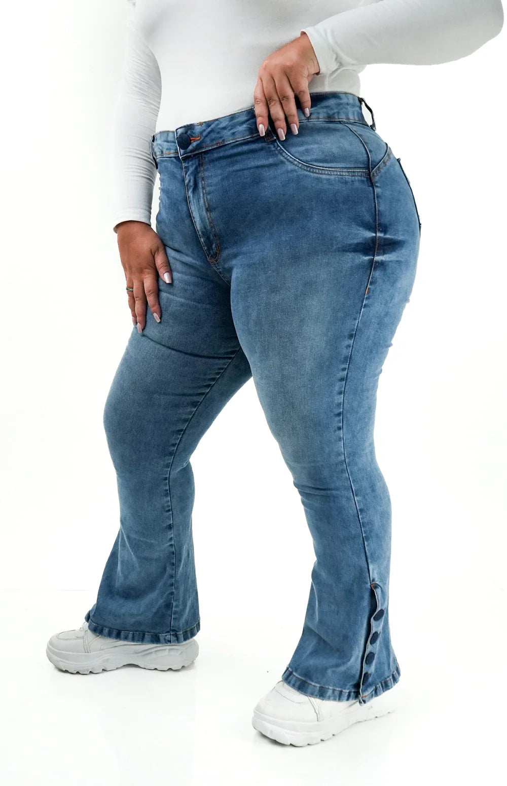 CALÇA JEANS PLUS SIZE PARA BAIXINHAS - FLARE LAZULLI BOTÕES FORRADOS