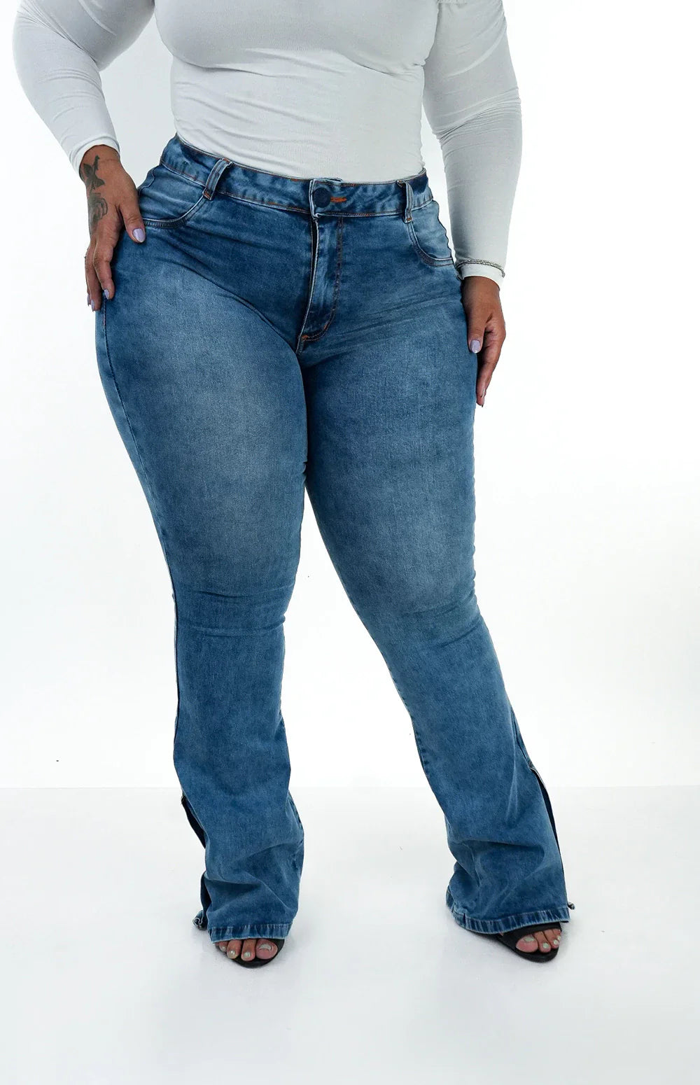 CALÇA JEANS FEMININA - FLARE LAZULLI BOTÕES FORRADOS