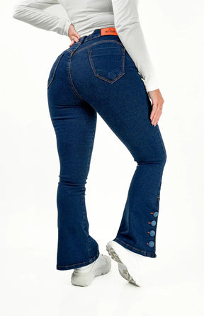 CALÇA JEANS FEMININA - FLARE PARA BAIXINHAS BOTÕES FORRADOS