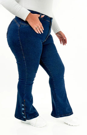 CALÇA JEANS PLUS SIZE - FLARE PARA BAIXINHAS BOTÕES FORRADOS
