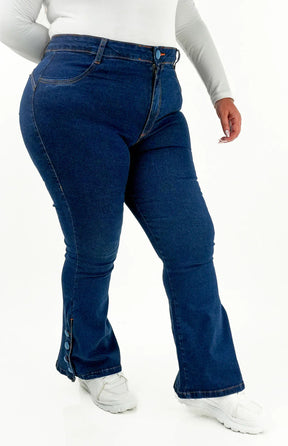 CALÇA JEANS PLUS SIZE - FLARE PARA BAIXINHAS BOTÕES FORRADOS