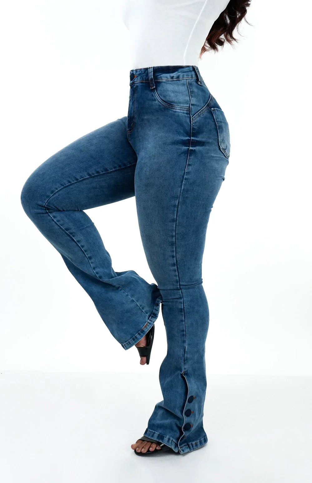 CALÇA JEANS FEMININA - FLARE LAZULLI BOTÕES FORRADOS