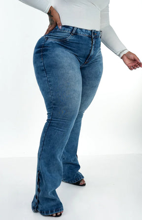 CALÇA JEANS FEMININA - FLARE LAZULLI BOTÕES FORRADOS