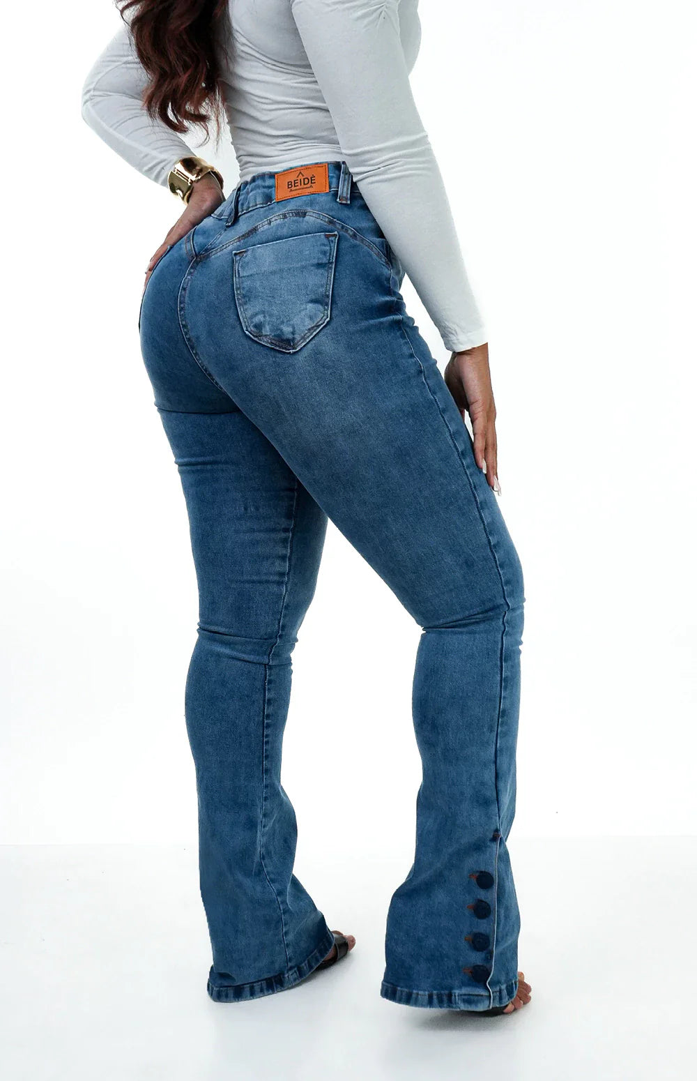 CALÇA JEANS FEMININA - FLARE LAZULLI BOTÕES FORRADOS