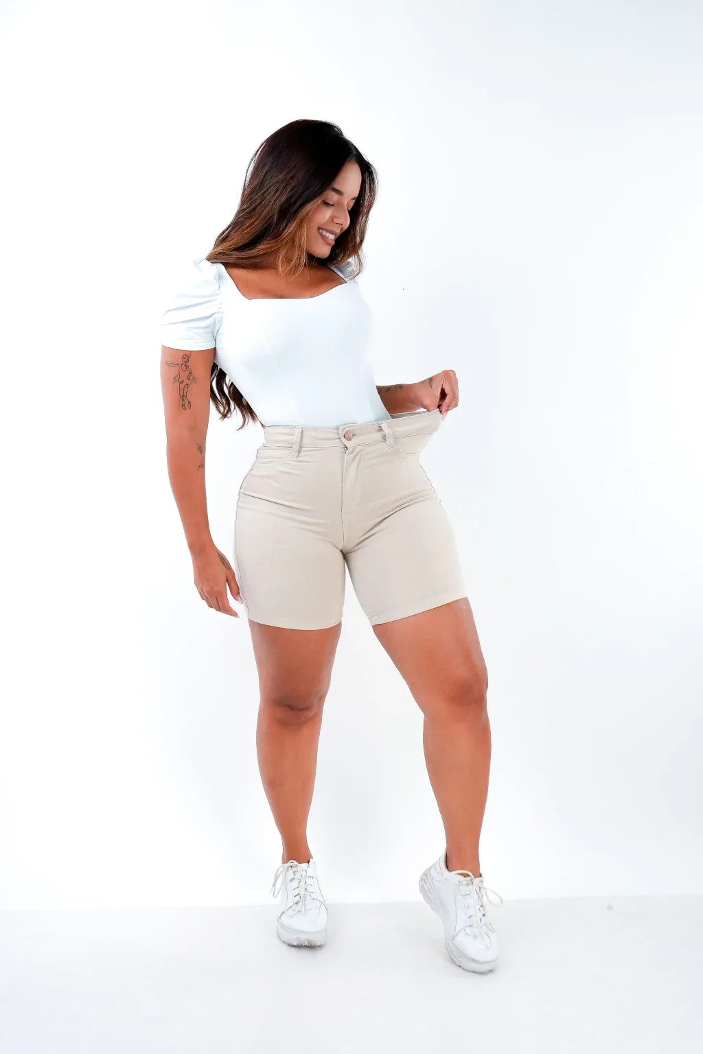 SHORTS JEANS MEIA COXA - NUDE CHIC