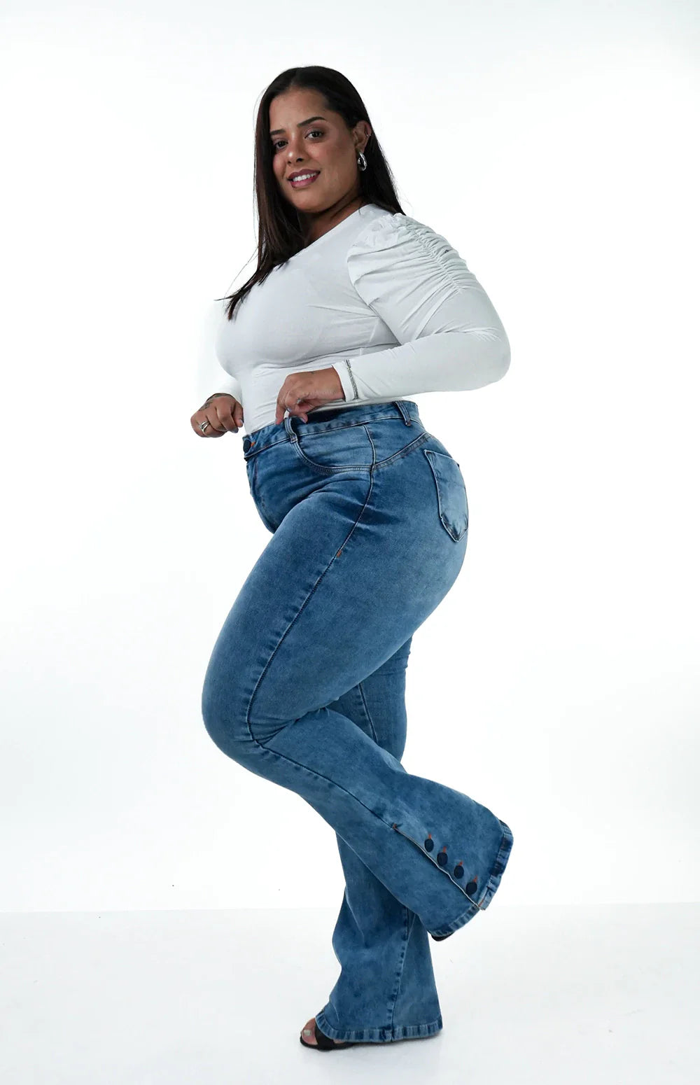 CALÇA JEANS FEMININA - FLARE LAZULLI BOTÕES FORRADOS