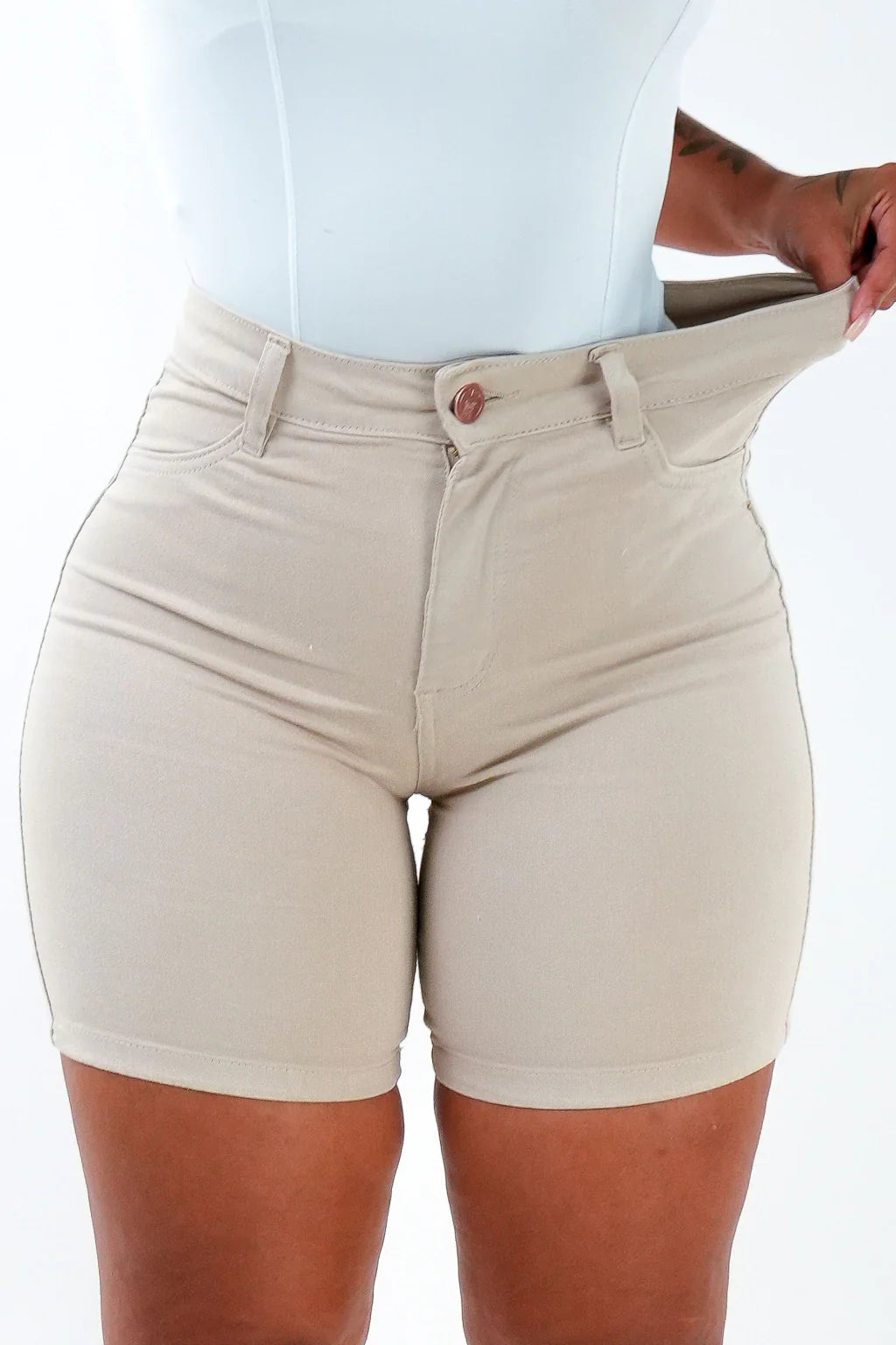 SHORTS JEANS MEIA COXA - NUDE CHIC