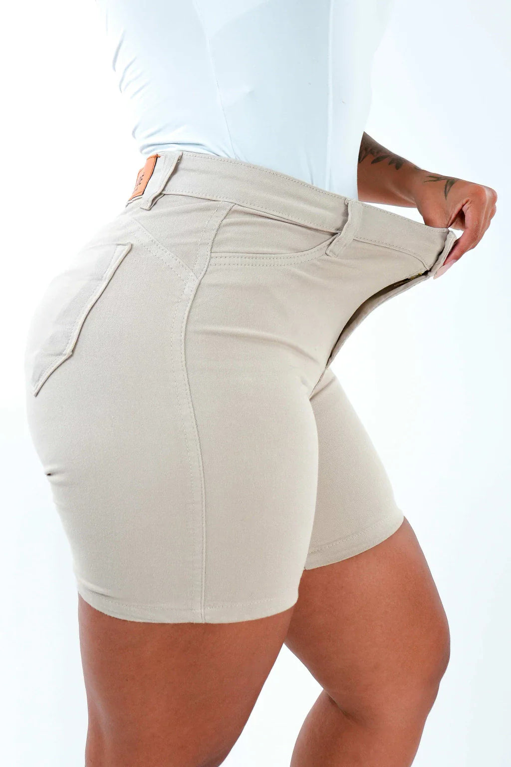 SHORTS JEANS MEIA COXA - NUDE CHIC