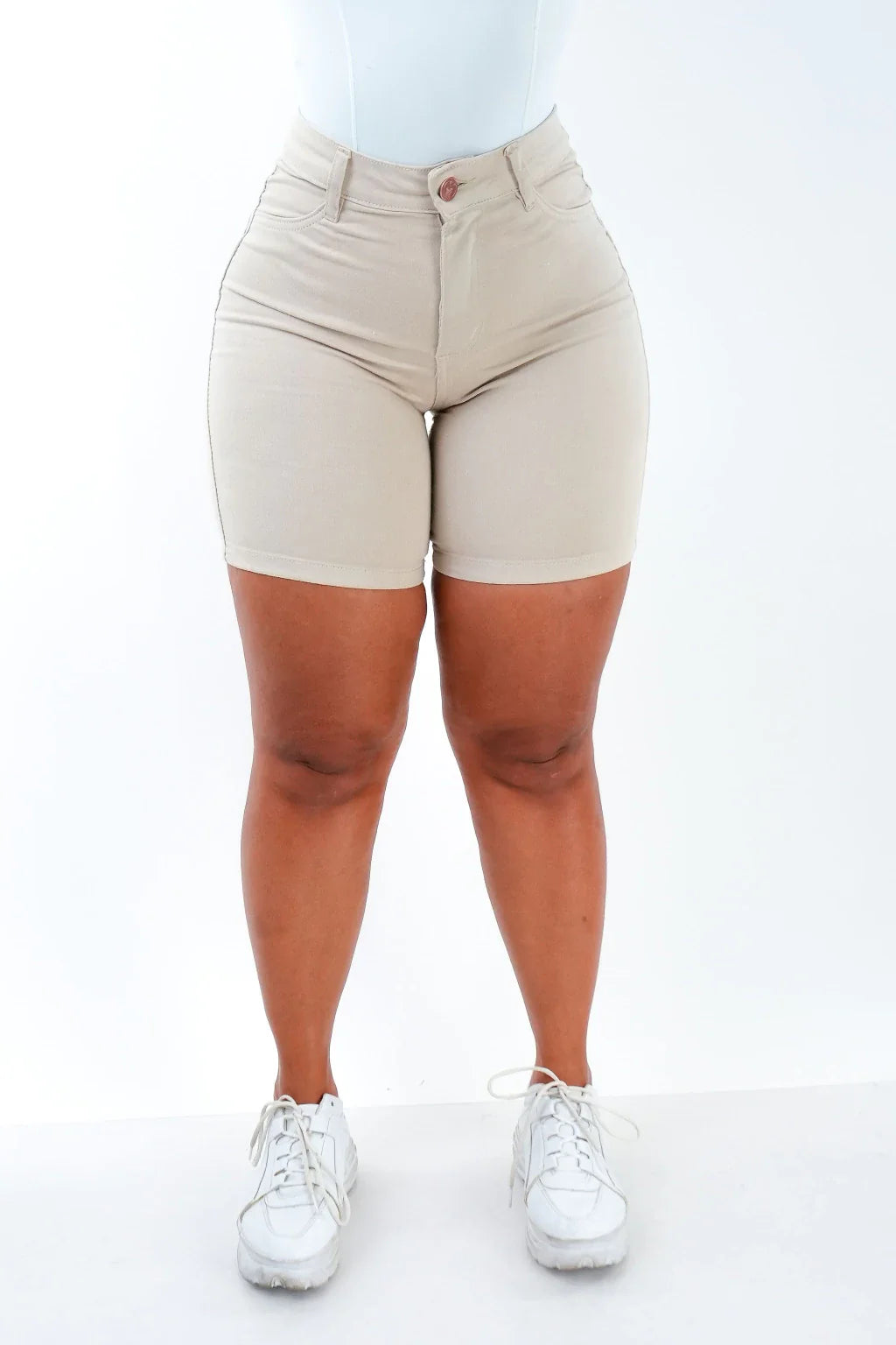 SHORTS JEANS MEIA COXA - NUDE CHIC